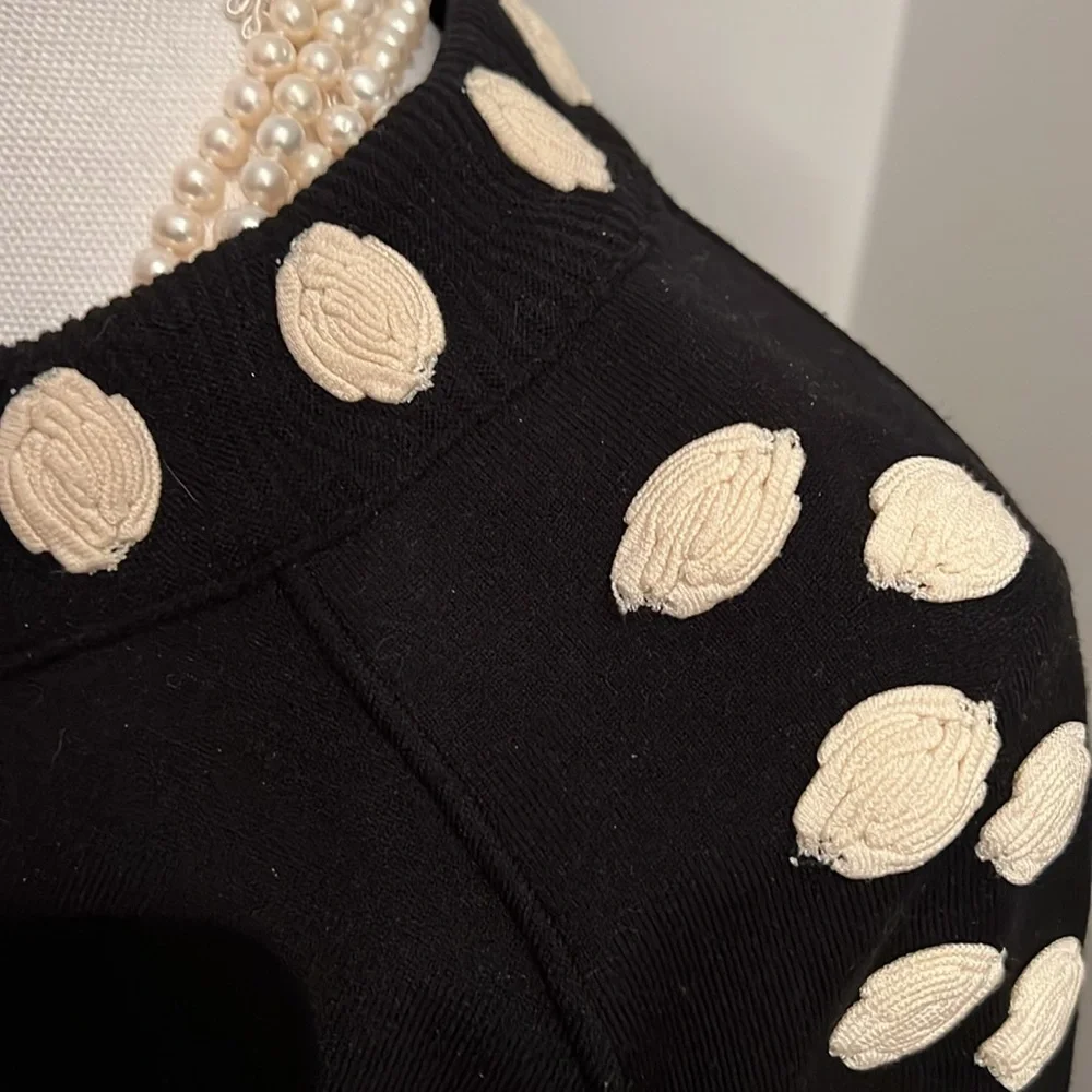 CHANEL BLACK SWEATER with White Camilla Flowers Size 40 - Picture 5 of 11